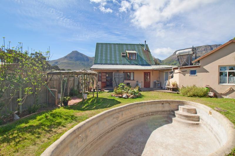 4 Bedroom Property for Sale in Meadowsteads Western Cape